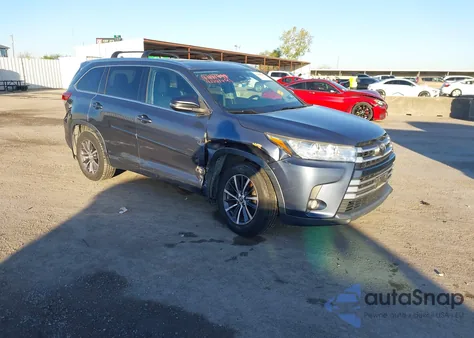 2018 Toyota Highlander Xle z USA, uszkodzony, nr VIN 5TDJZRFH1JS490555